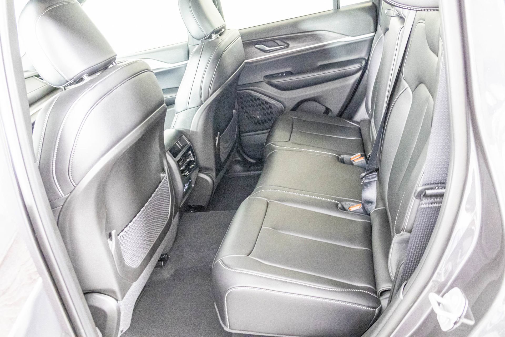 New 2025 Jeep Grand Cherokee Limited image 28