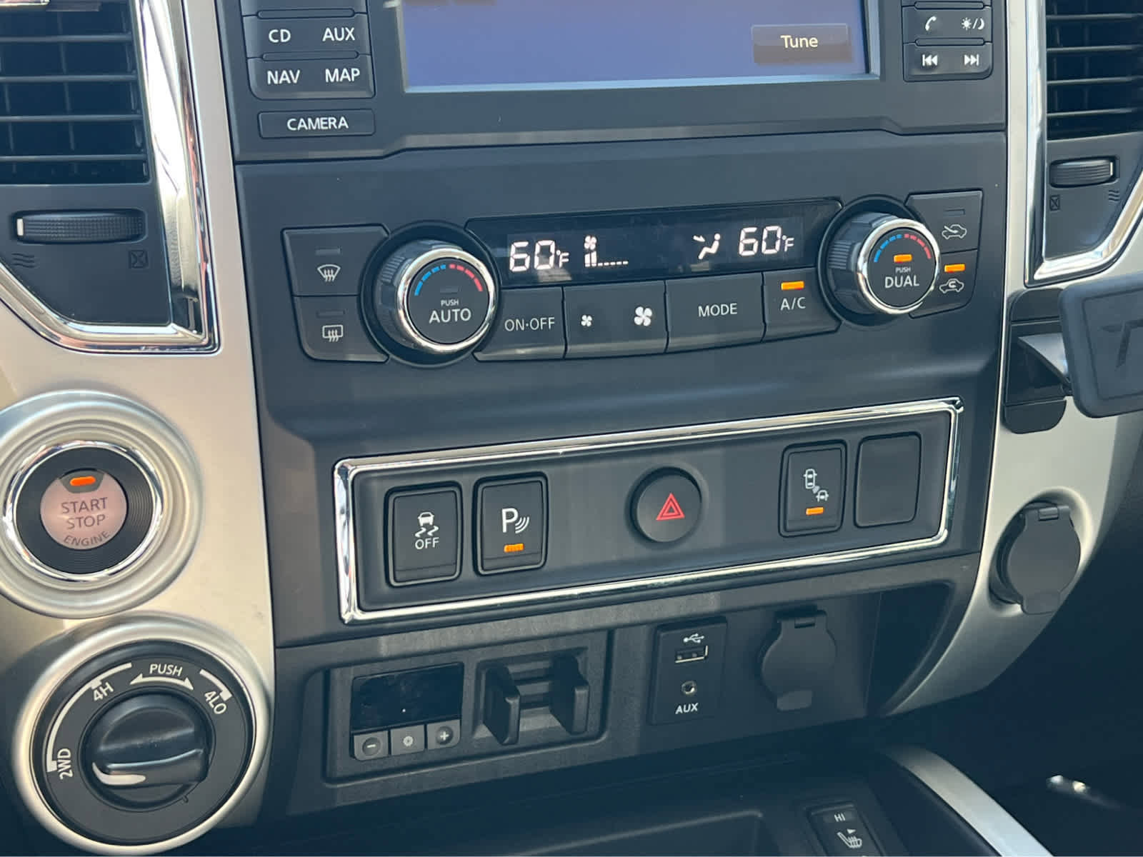 Used 2017 Nissan Titan SV AWD/4WD image 37