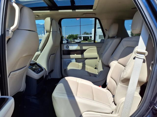 Certified 2021 Lincoln Navigator Reserve w/ Luxury Package AWD/4WD image 5