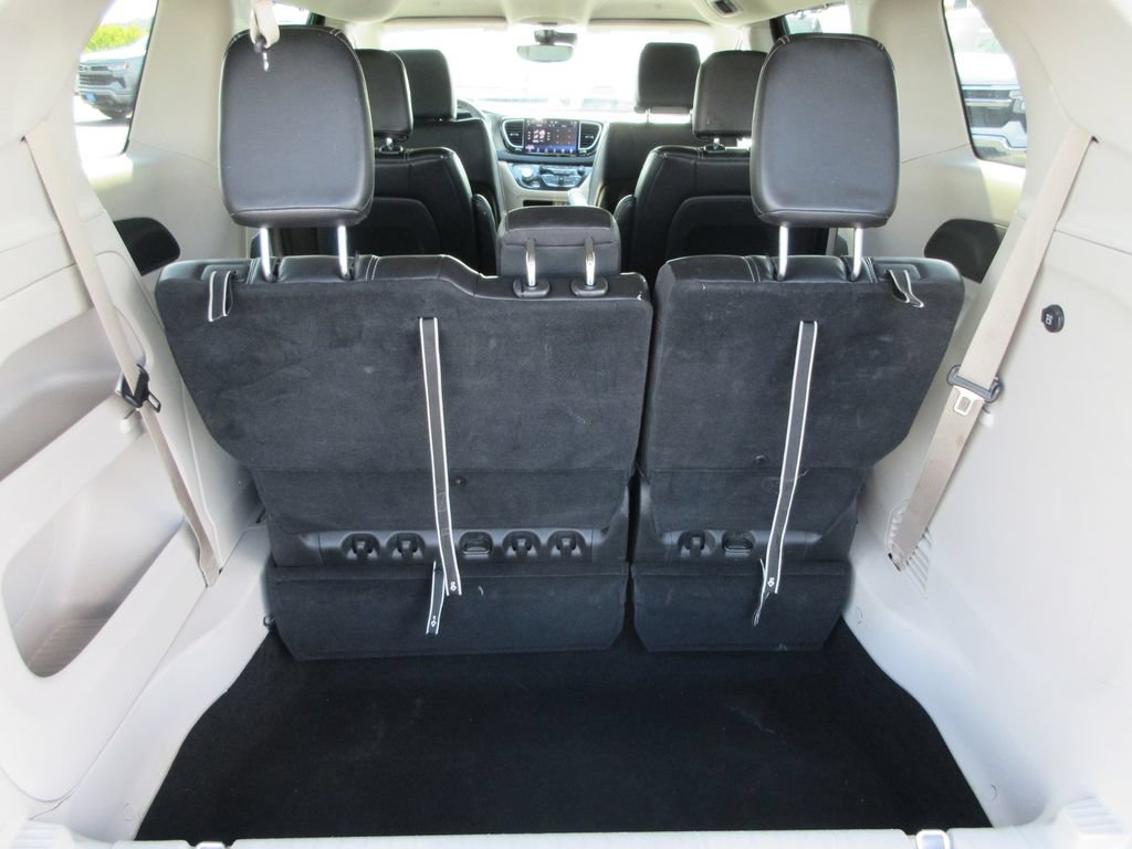 Used 2024 Chrysler Pacifica Touring-L FWD image 10