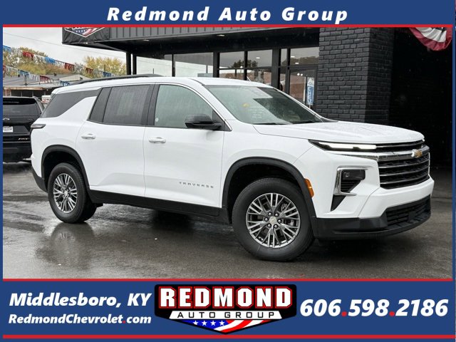 Used 2025 Chevrolet Traverse LT image 1