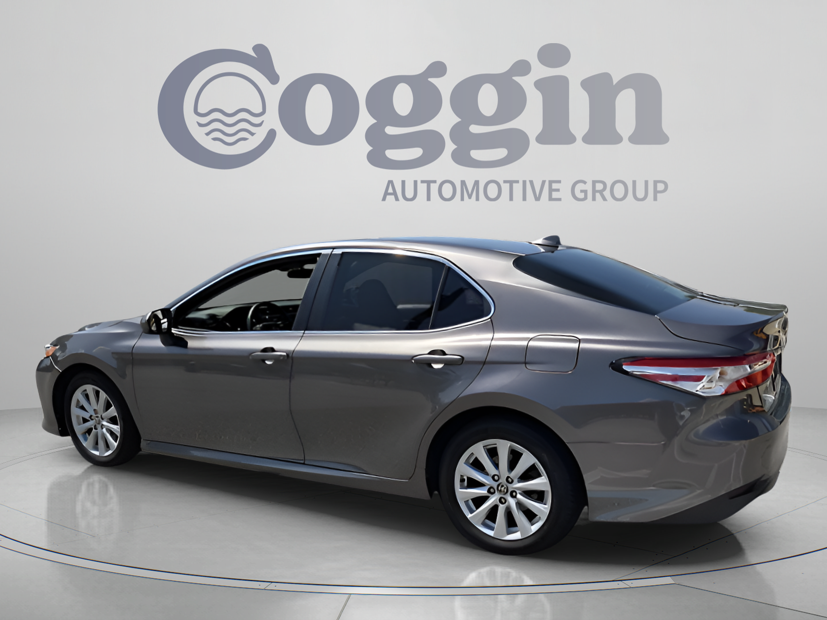 Used 2020 Toyota Camry LE FWD image 3