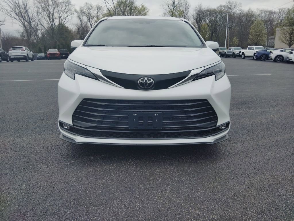 New 2026 Toyota Sienna XLE AWD/4WD image 15