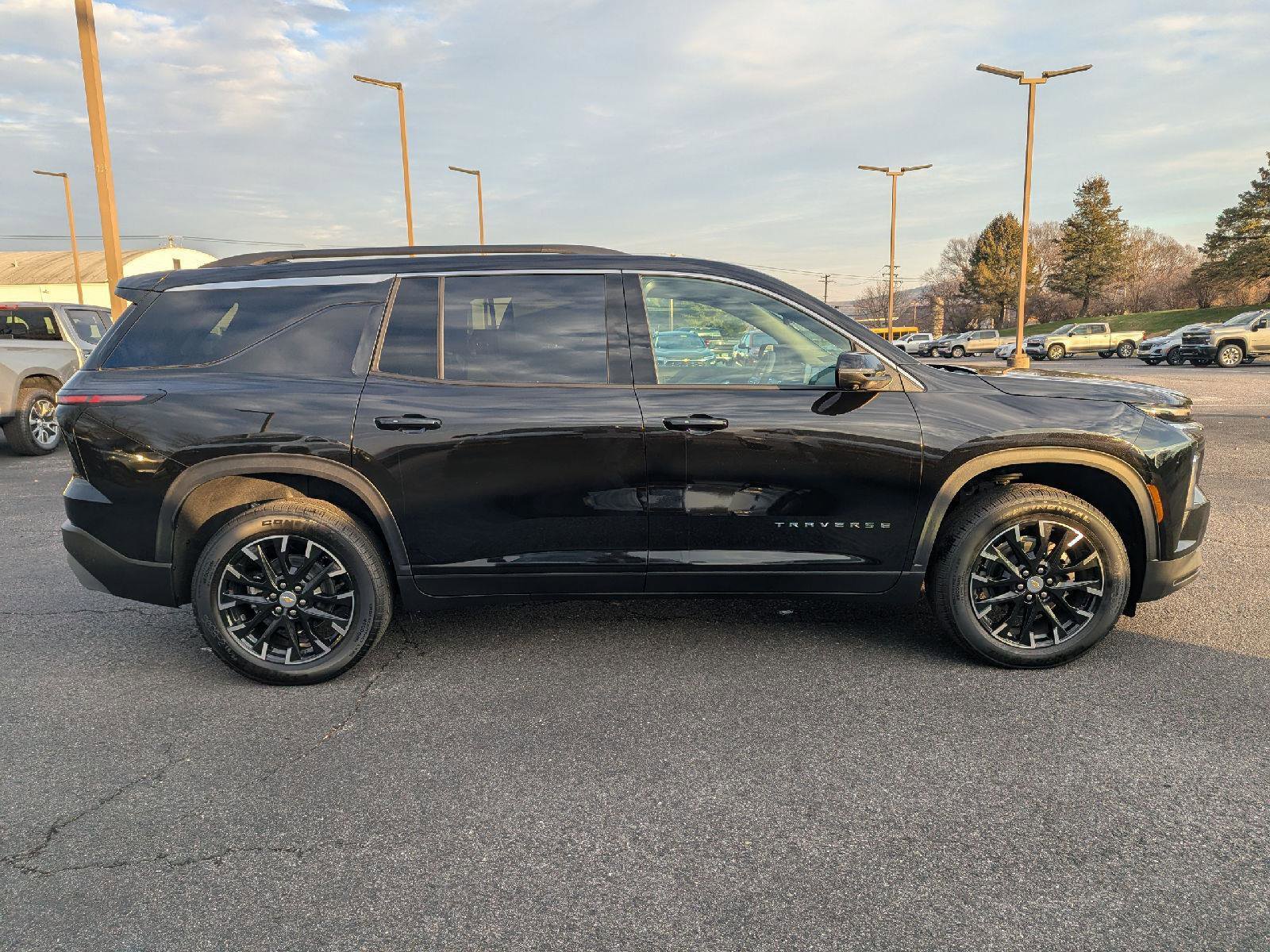 New 2026 Chevrolet Traverse LT image 11