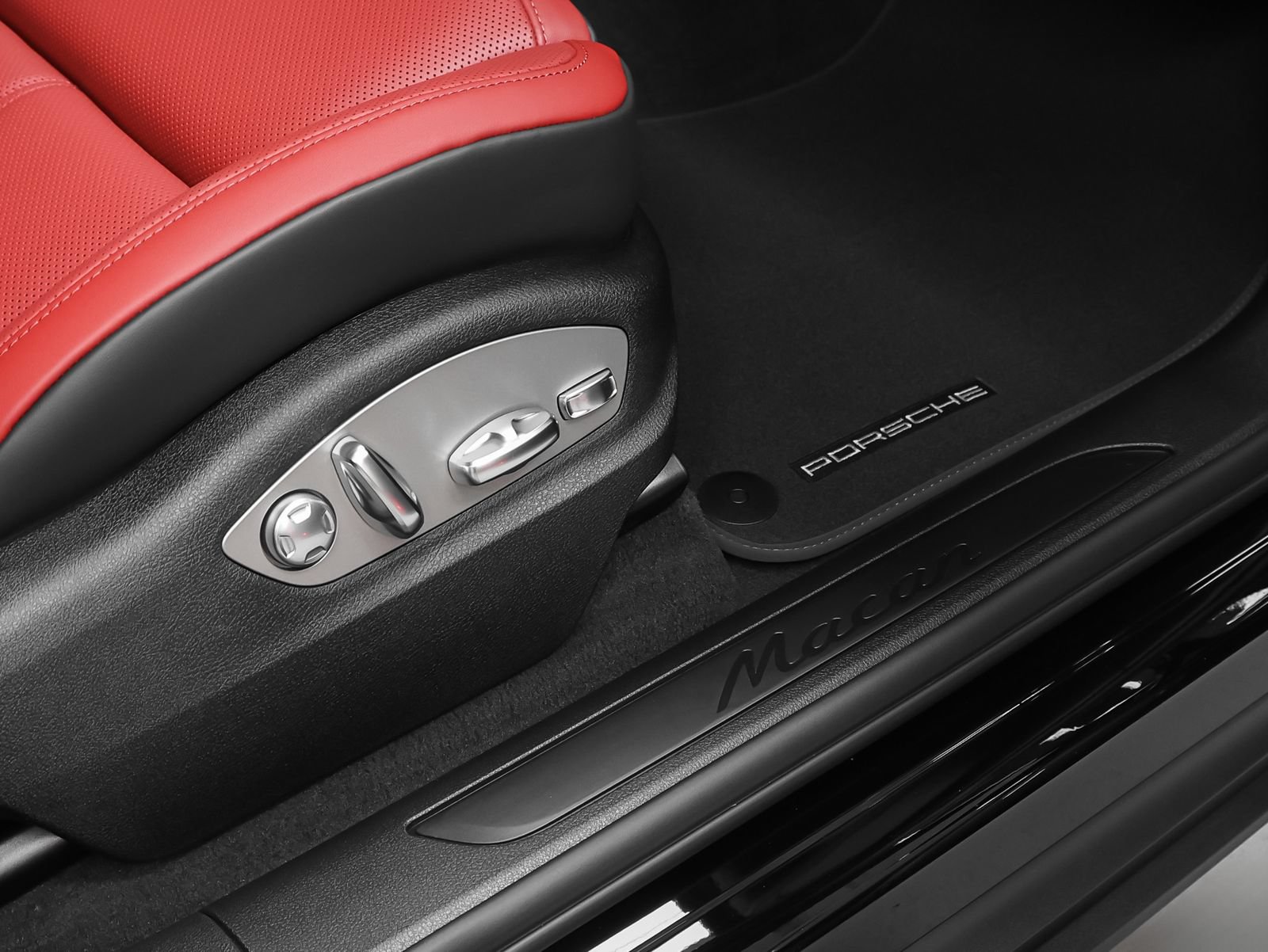 New 2026 Porsche Macan AWD/4WD image 18