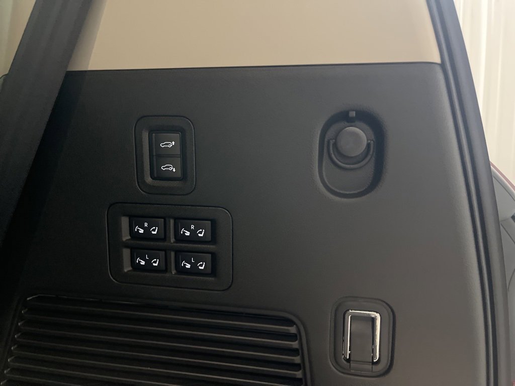 Certified 2025 INFINITI QX80 Sensory image 35