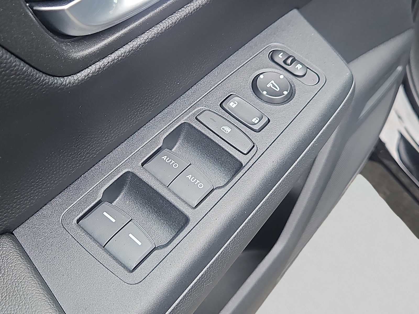 Certified 2025 Honda CR-V Sport image 24