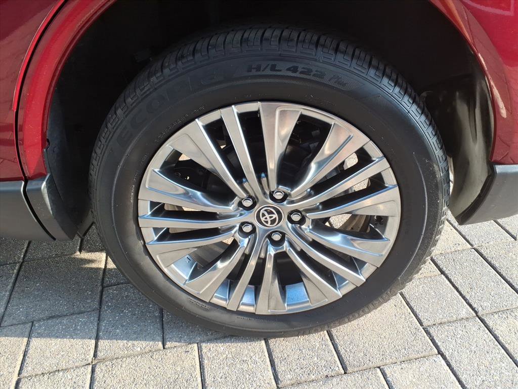 Used 2023 Toyota Venza Limited image 23