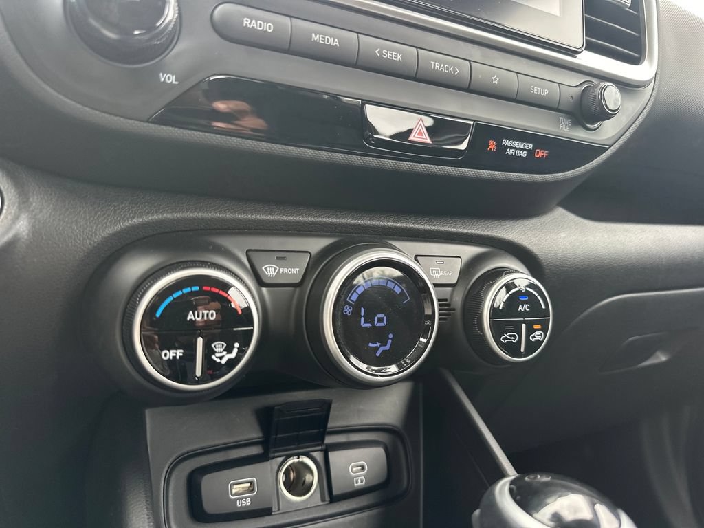 Used 2025 Hyundai Venue SEL FWD image 45