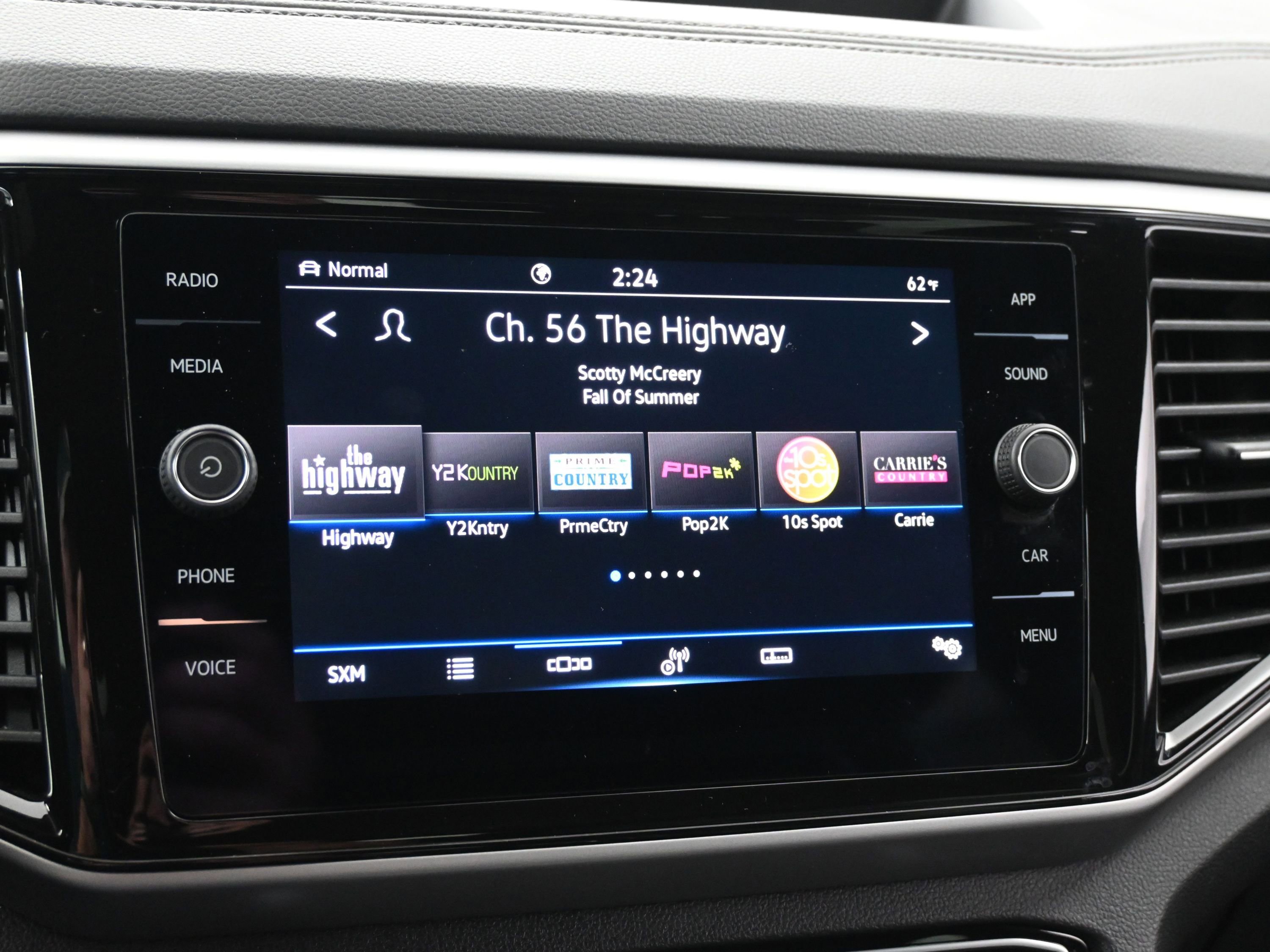 Used 2023 Volkswagen Atlas Cross Sport SE image 16