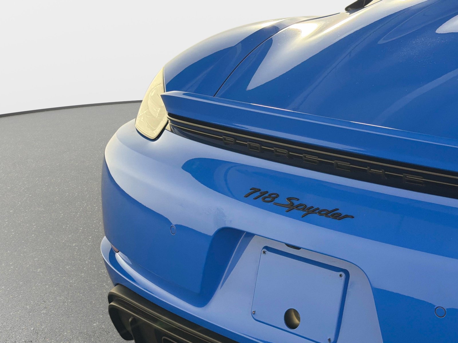 Used 2023 Porsche 718 Boxster Spyder RWD image 19