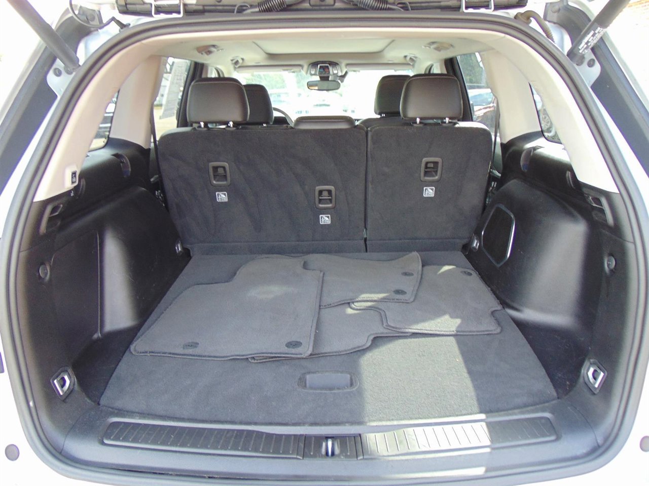 Used 2023 Jeep Grand Cherokee 4WD 4xe image 11