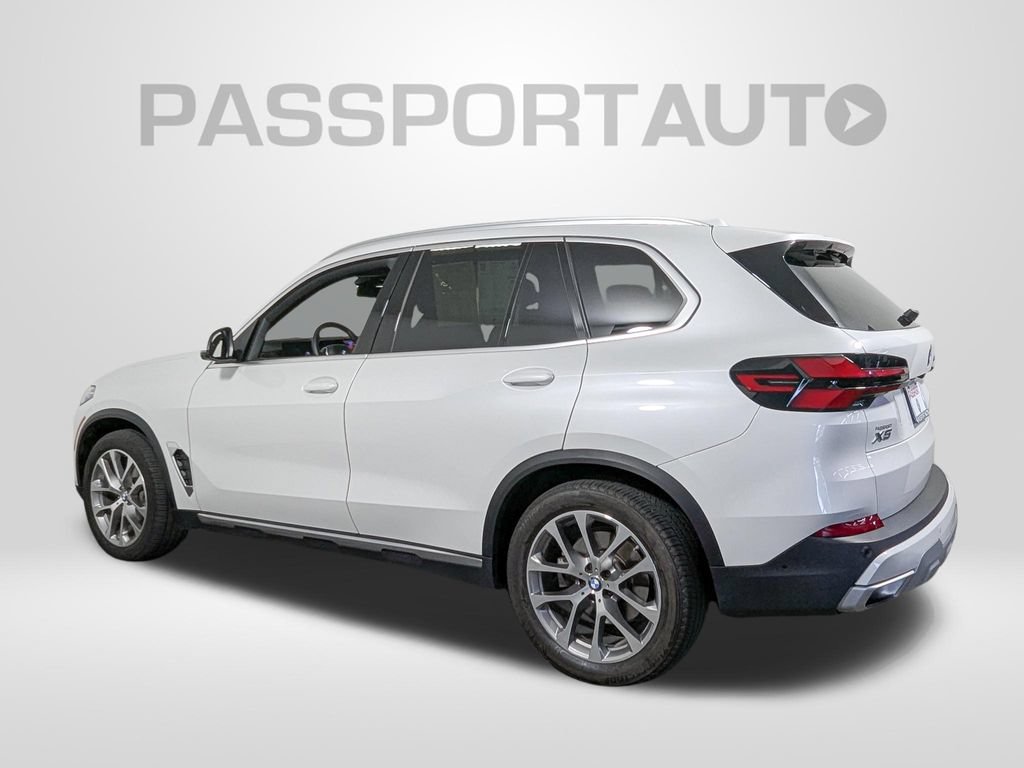 Used 2024 BMW X5 xDrive40i w/ Premium Package AWD/4WD image 3