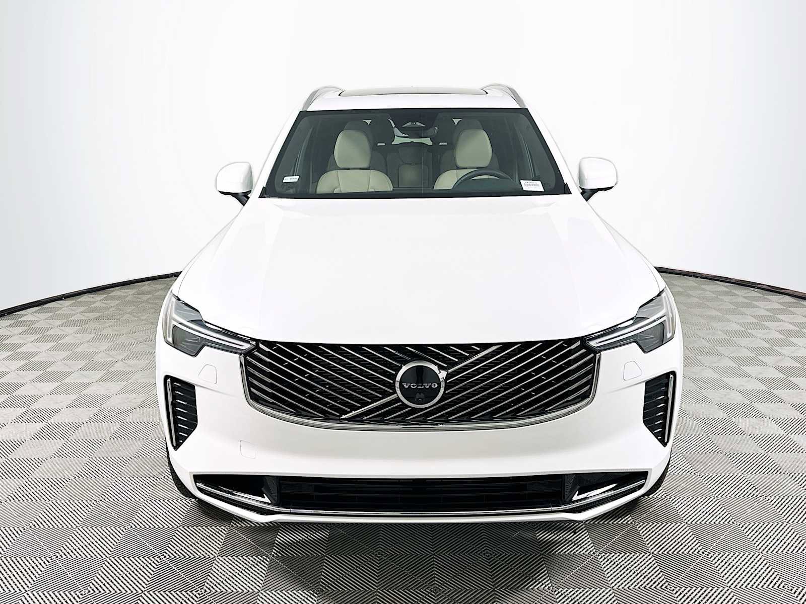 New 2026 Volvo XC90 T8 Plus image 2