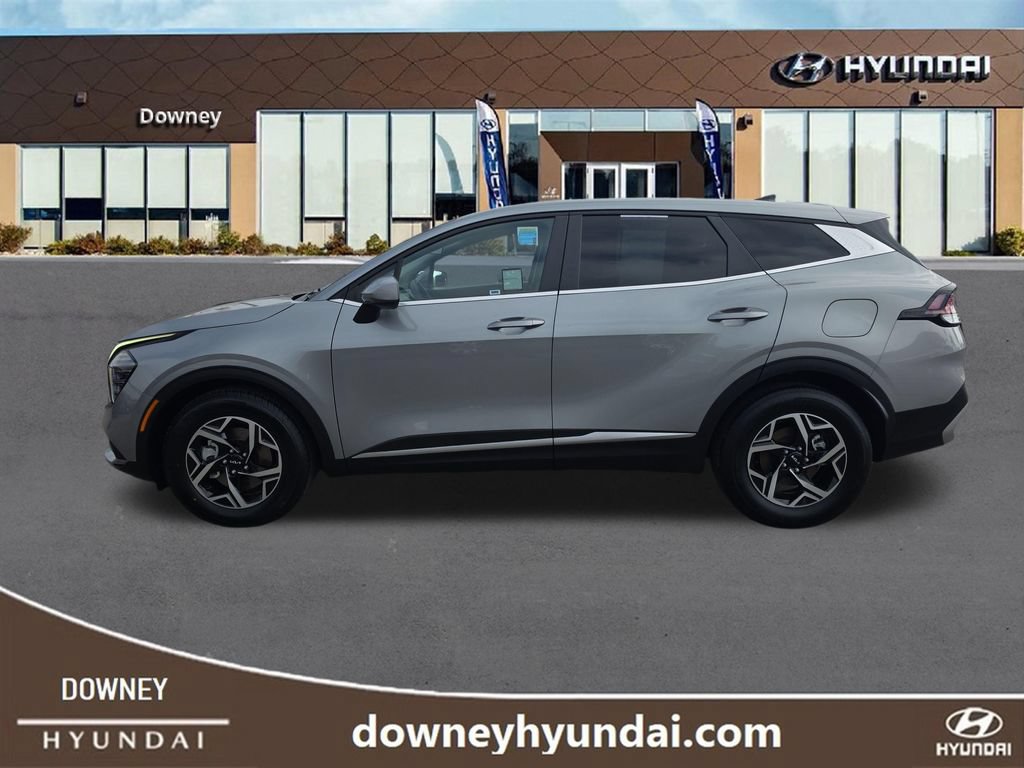 Used 2025 Kia Sportage LX FWD image 2