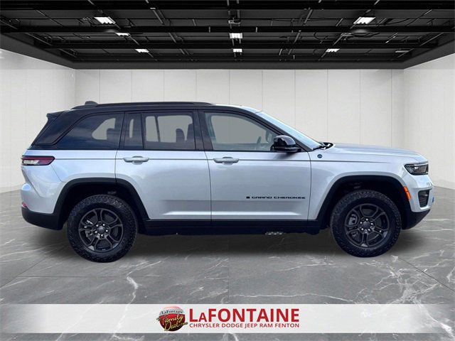 Used 2024 Jeep Grand Cherokee Trailhawk image 6