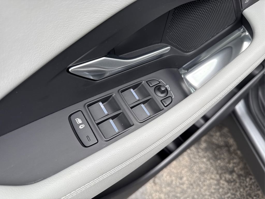 Used 2024 Jaguar E-PACE R-Dynamic SE image 36