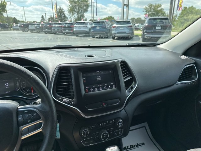 Used 2019 Jeep Cherokee Latitude w/ Popular Appearance Group image 37