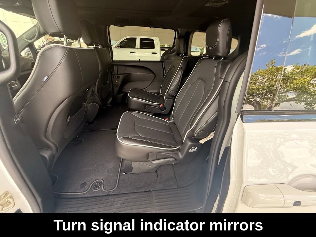 New 2027 Chrysler Pacifica Limited w/ S Appearance Package FWD image 27