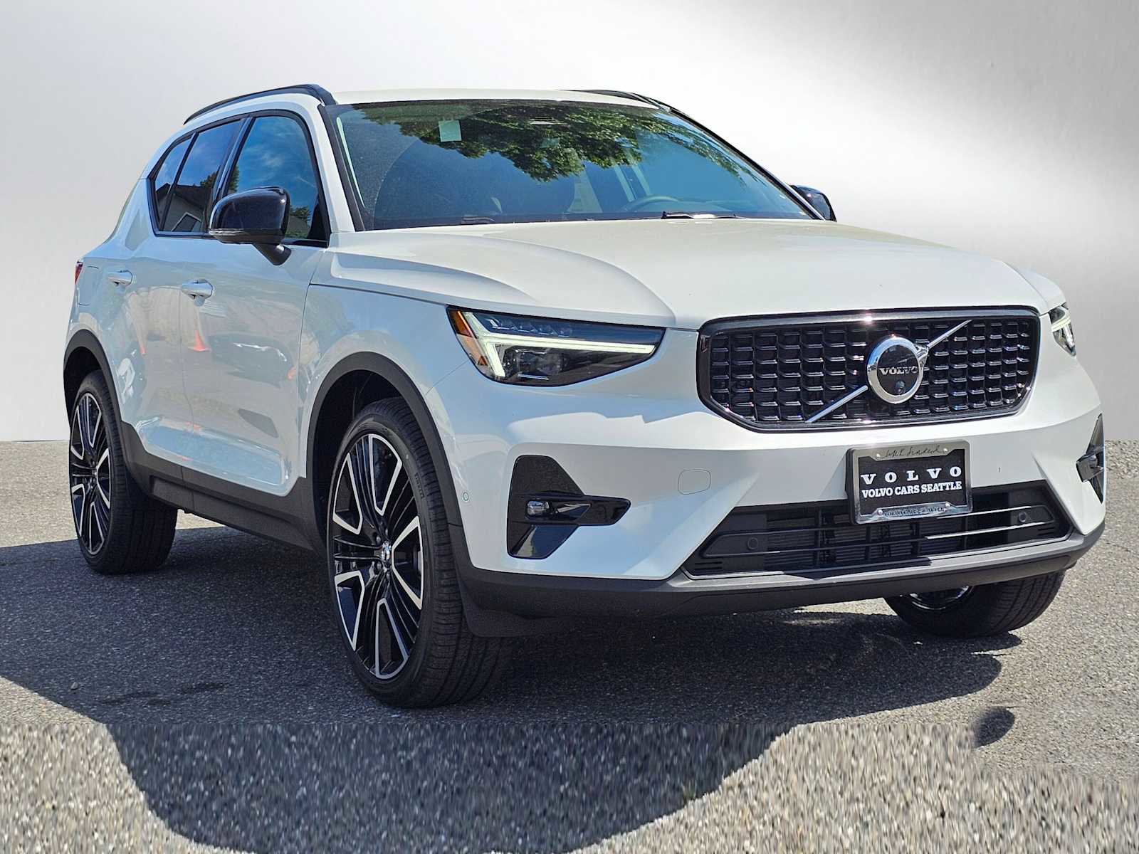New 2025 Volvo XC40 B5 Ultra w/ Protection Package Premier image 1