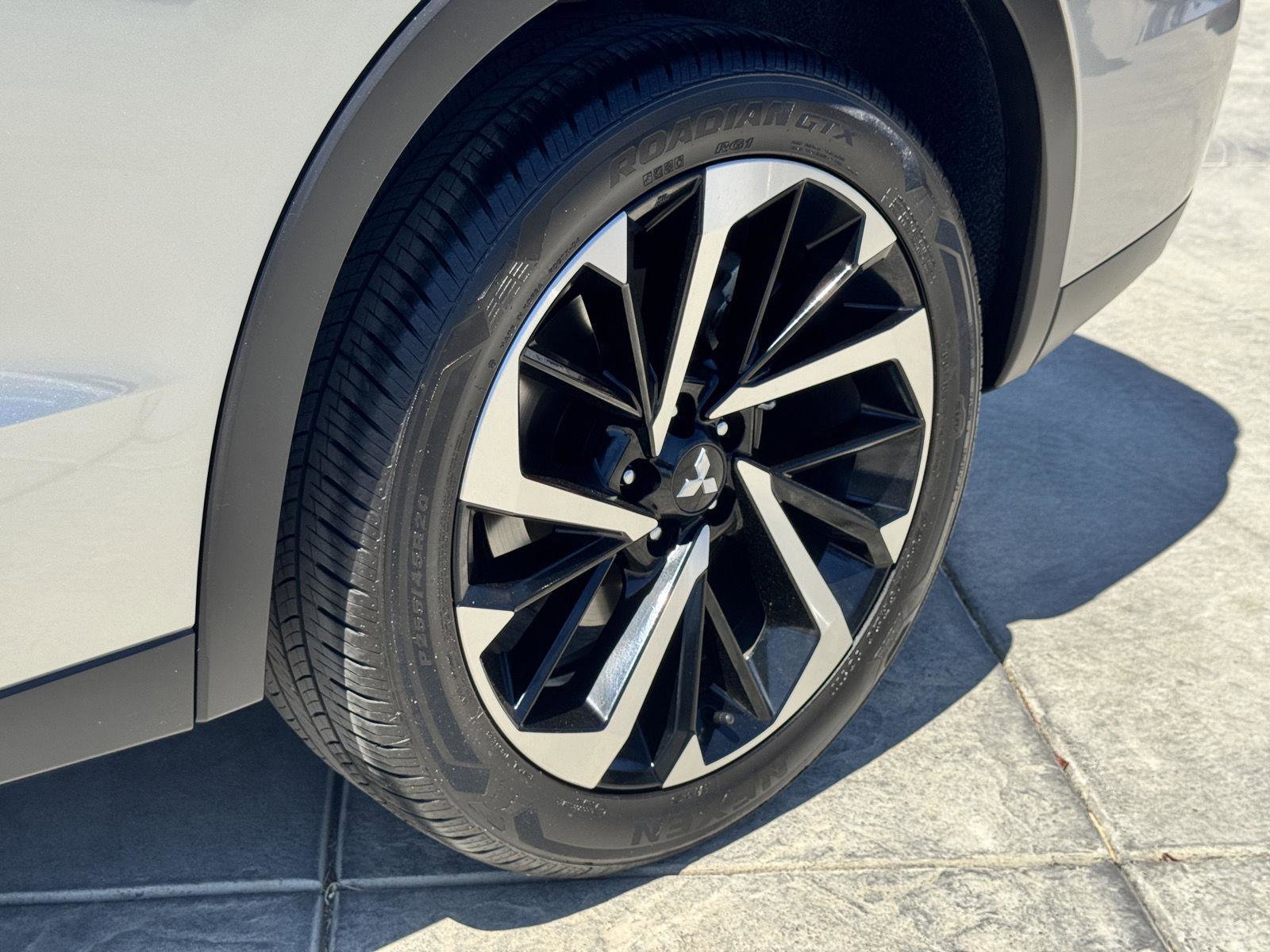 Used 2024 Mitsubishi Outlander SE Black Edition image 14