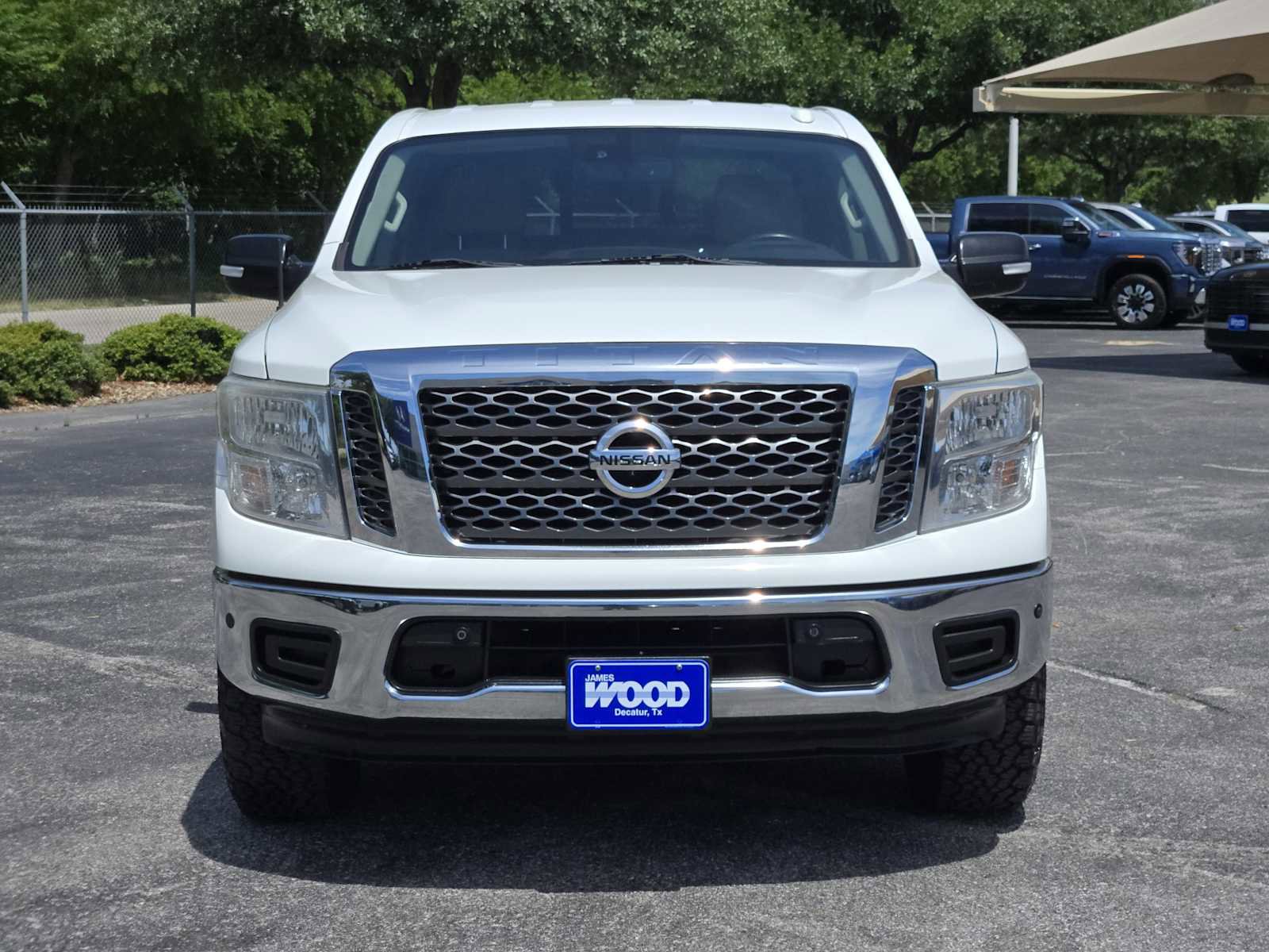 Used 2018 Nissan Titan SV w/ SV Convenience Package RWD image 2