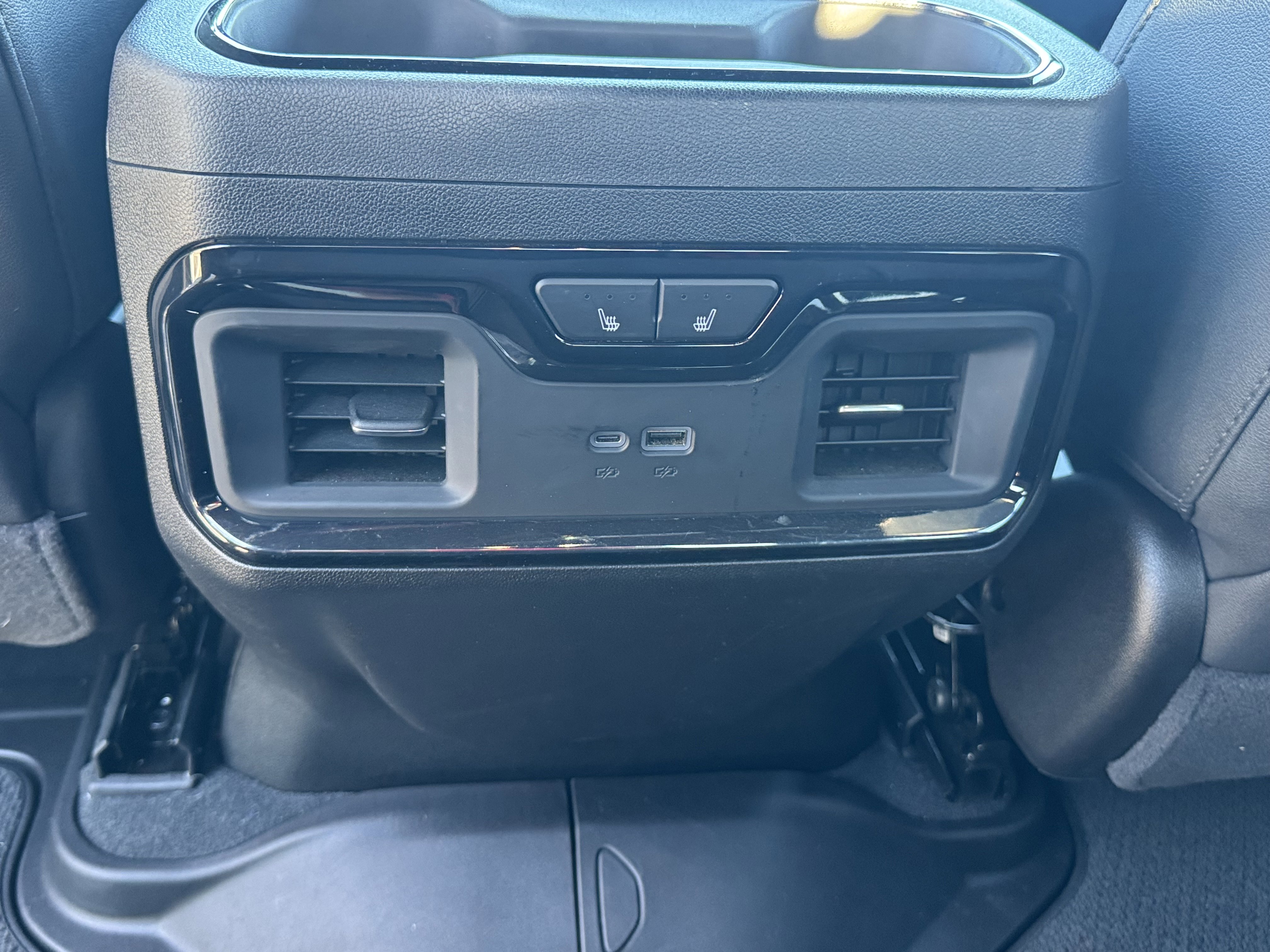 Used 2025 GMC Sierra 2500 AT4 image 8