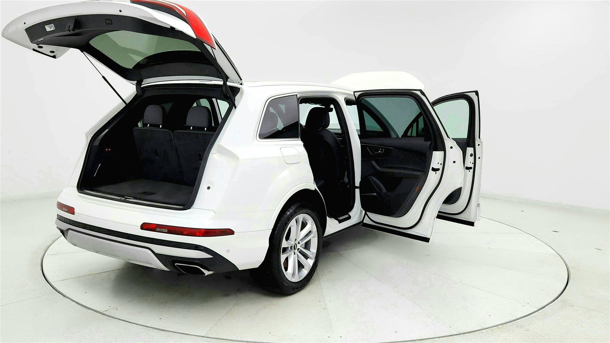 Used 2025 Audi Q7 3.0T Premium Plus AWD/4WD image 11