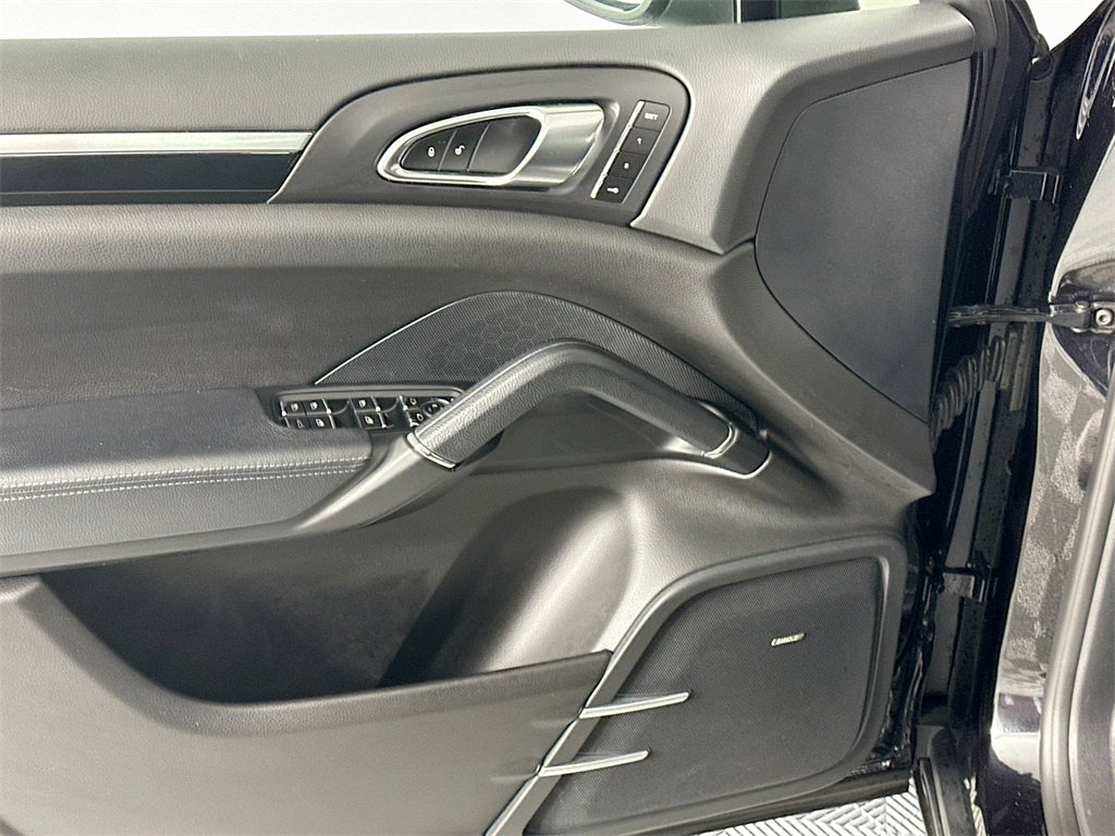Used 2016 Porsche Cayenne S image 19