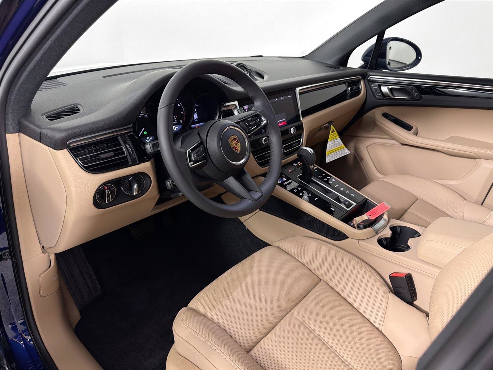 Certified 2026 Porsche Macan Turbo AWD/4WD image 4