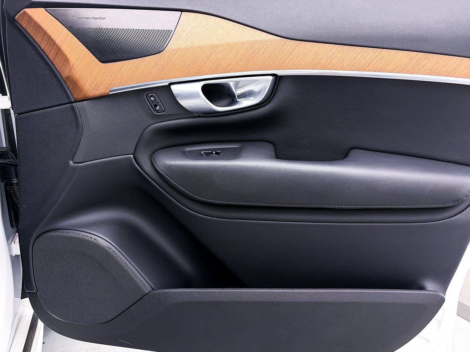 Used 2024 Volvo XC90 B6 Plus w/ Protection Package Premier image 36