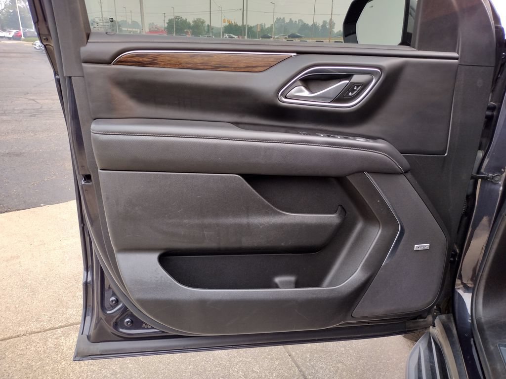 Used 2022 Chevrolet Suburban Premier AWD/4WD image 21