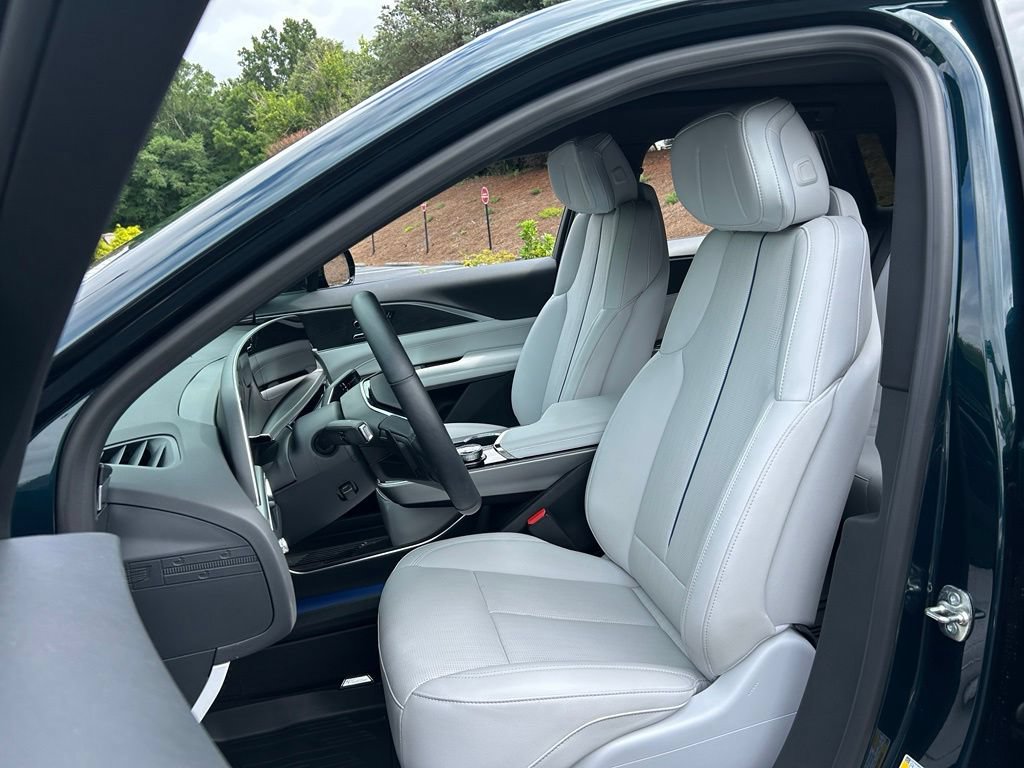 Used 2025 Cadillac Lyriq Luxury RWD image 38