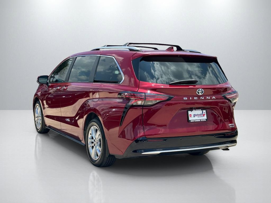 Used 2023 Toyota Sienna Limited FWD image 7