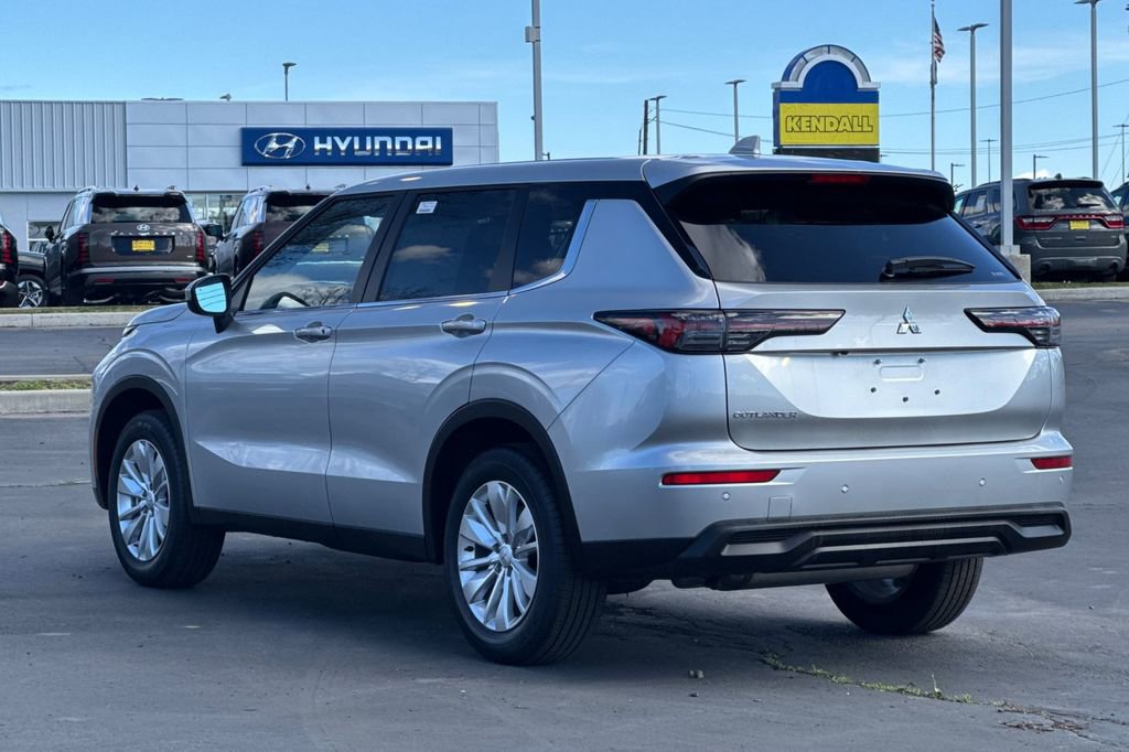 New 2026 Mitsubishi Outlander ES AWD/4WD image 6