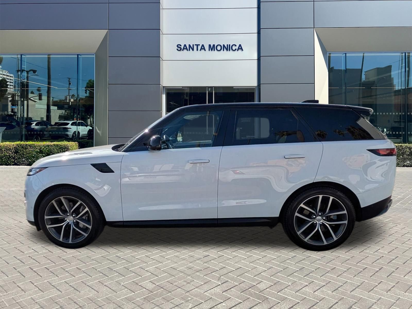 Used 2023 Land Rover Range Rover Sport SE AWD/4WD image 8