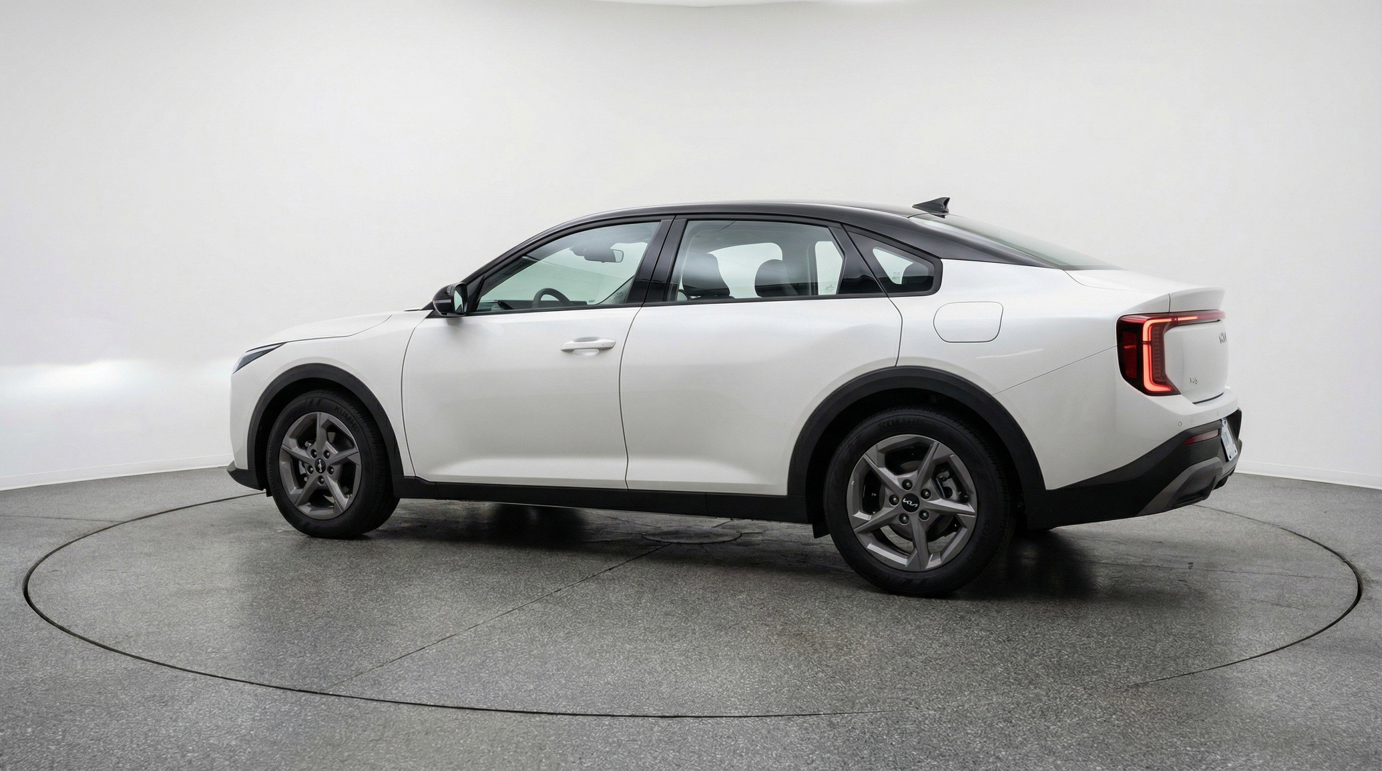 Used 2025 Kia K4 LXS image 6