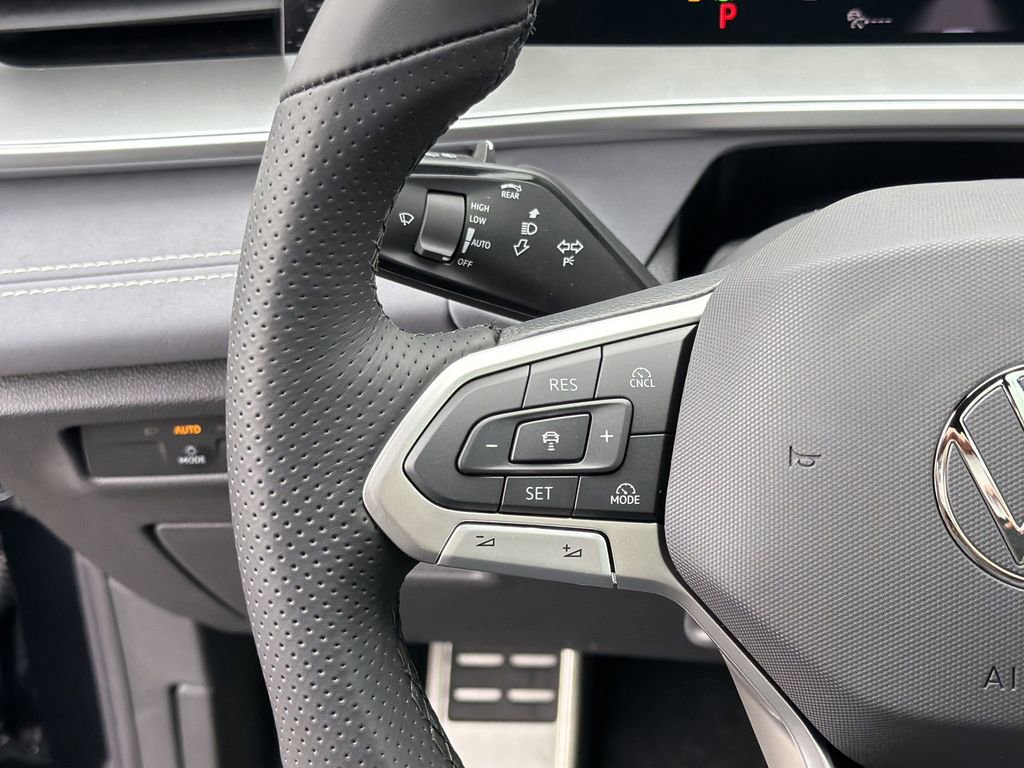 New 2026 Volkswagen Tiguan SE R-Line image 26