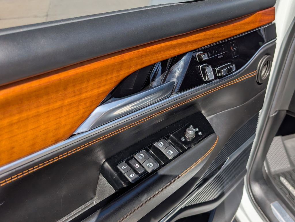 Used 2022 Jeep Grand Wagoneer Series III w/ Rear Seat Video Group 1 image 11