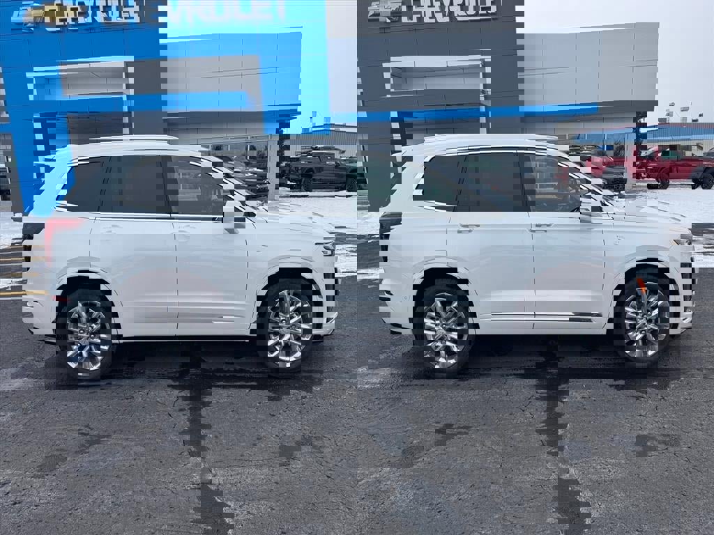 Used 2024 Cadillac XT6 Premium Luxury w/ Technology Package image 2