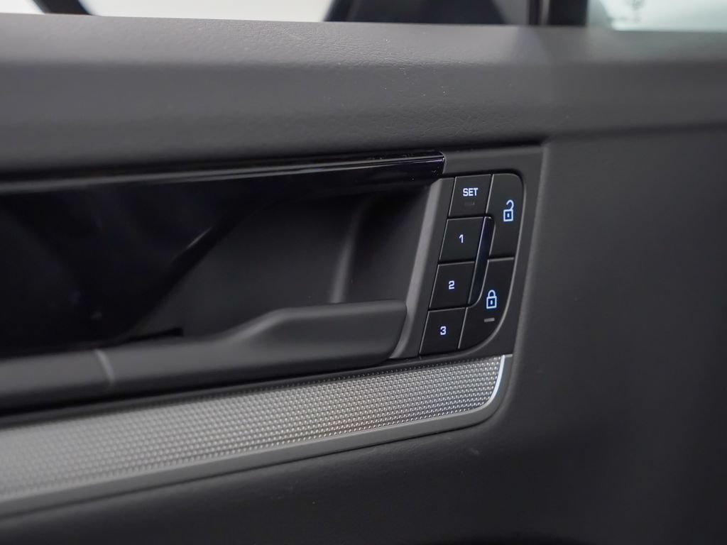 Certified 2026 Porsche Cayenne Coupe AWD/4WD image 18