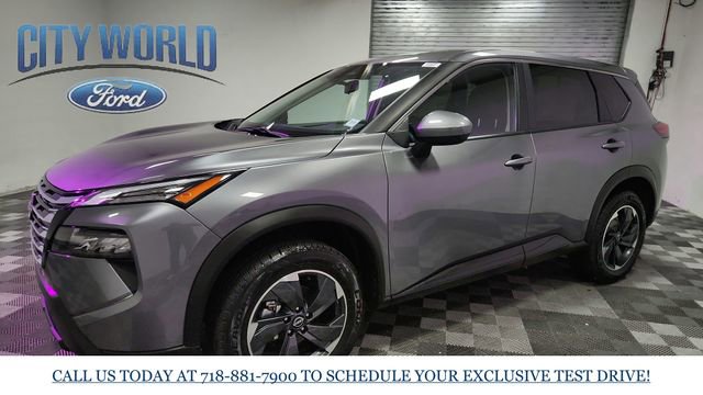 Used 2024 Nissan Rogue SV image 4