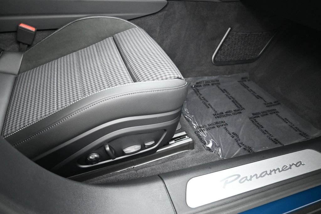 Certified 2026 Porsche Panamera RWD image 31