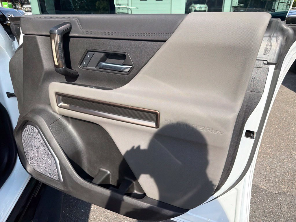 Used 2025 GMC Hummer EV 2X w/ LPO, Dark Essentials Package AWD/4WD image 15