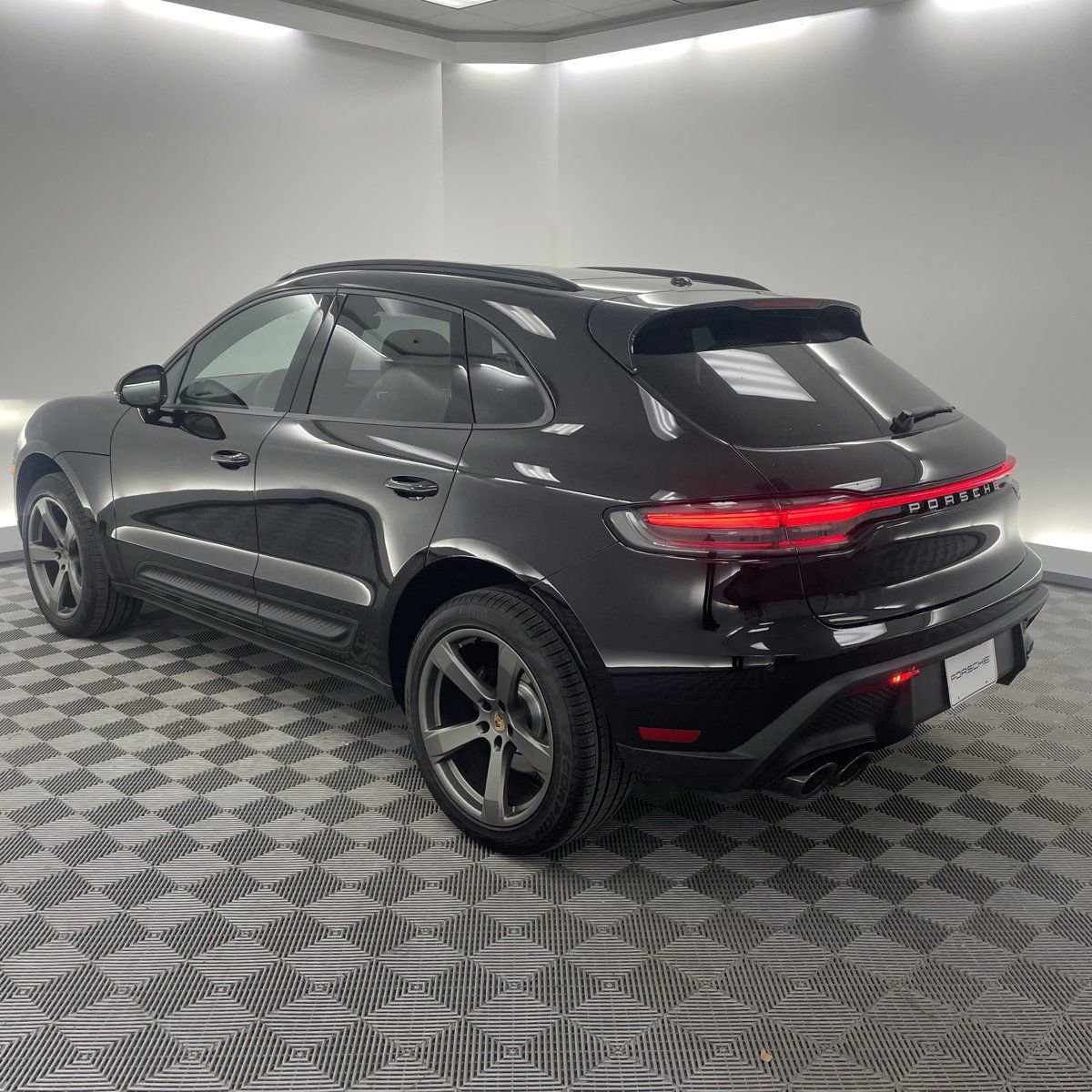 Certified 2026 Porsche Macan Turbo image 3