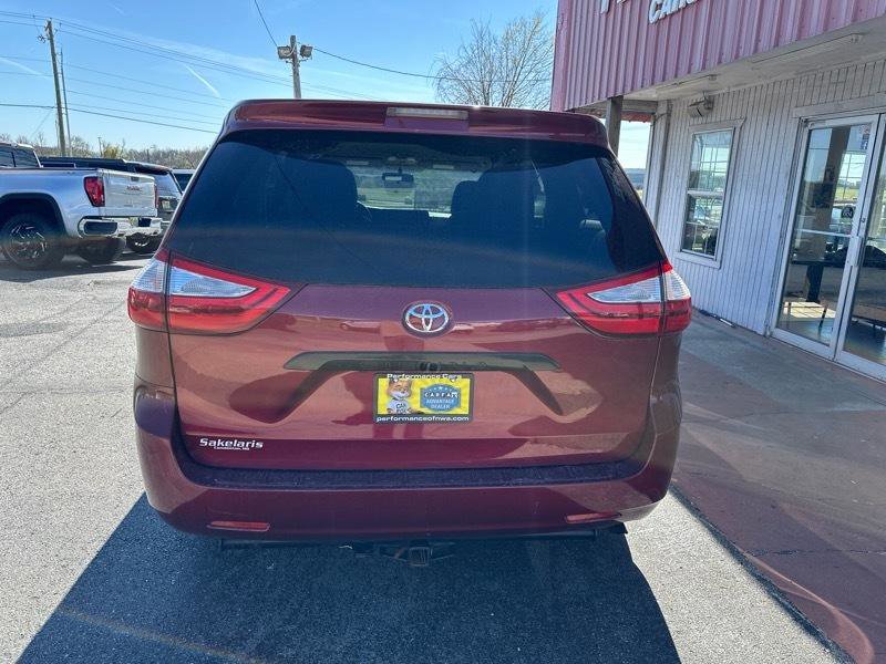 Used 2015 Toyota Sienna L image 8