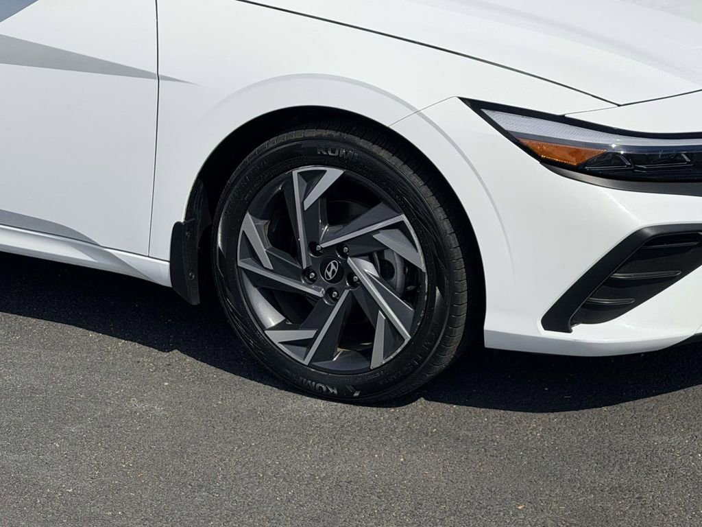 Used 2025 Hyundai Elantra Sport FWD image 26