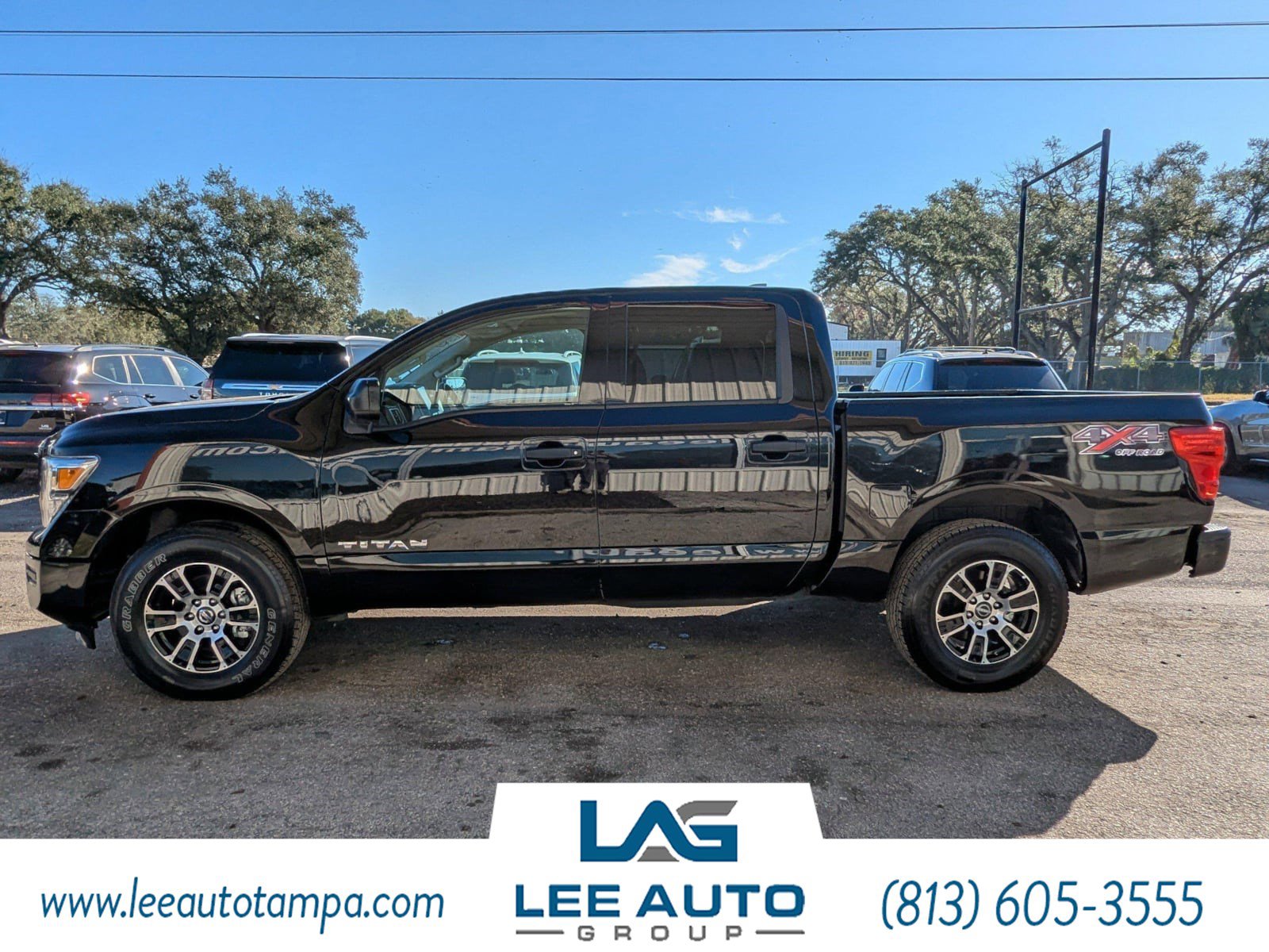 Used 2023 Nissan Titan SV image 6