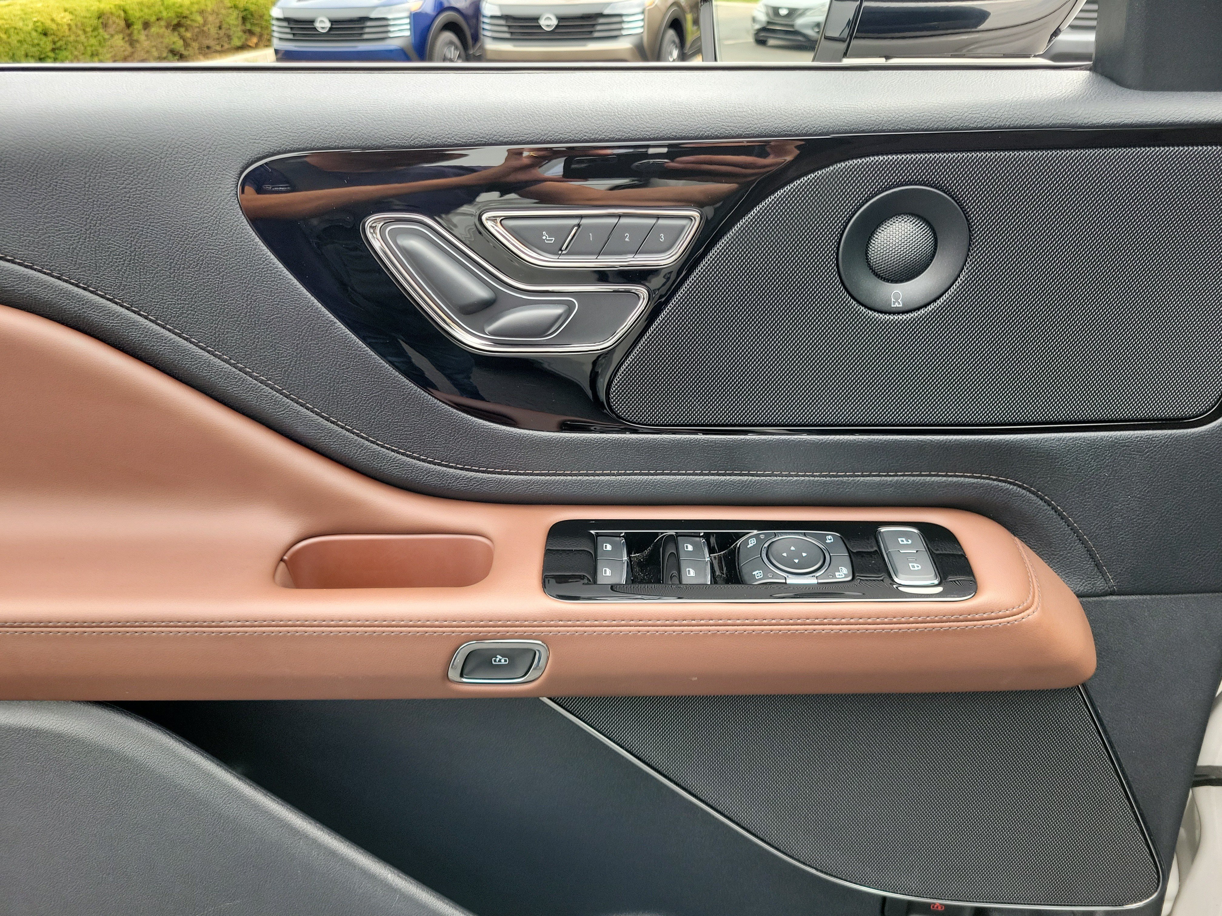 Used 2025 Lincoln Aviator Reserve w/ Illumination Package AWD/4WD image 17