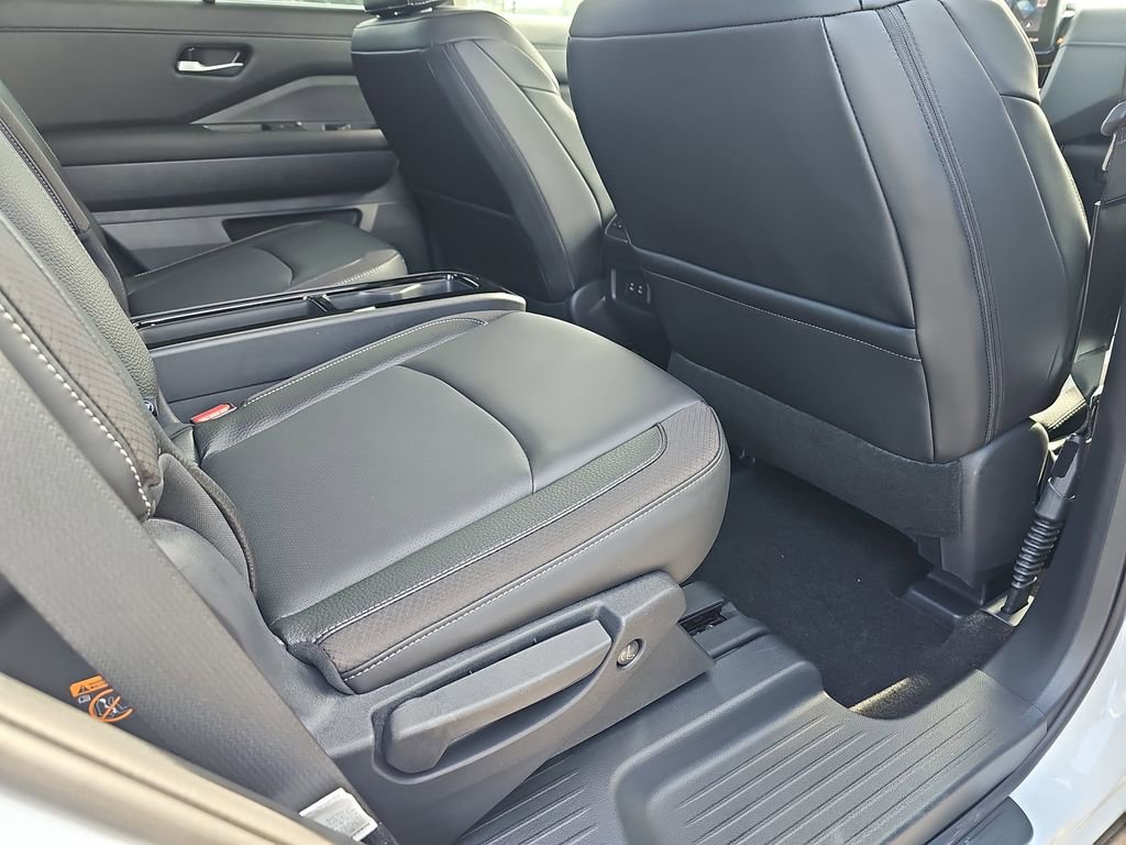 New 2026 Nissan Pathfinder Platinum image 13